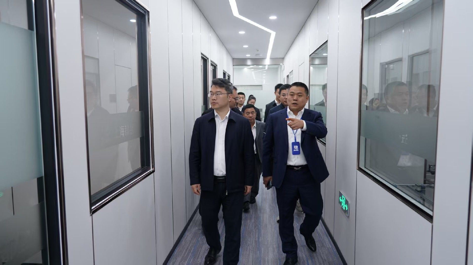 参观4楼.jpg